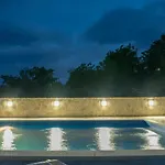 ヴィラ Holiday Home Vizinada