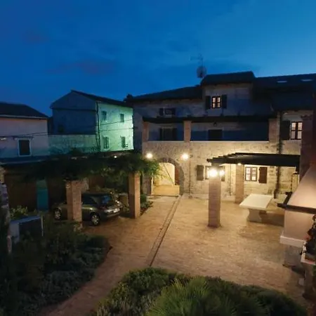 Holiday Home Vizinada * ヴィジナダ