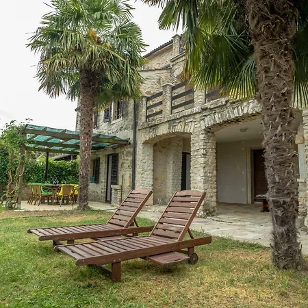 Holiday Home Vizinada Villa *